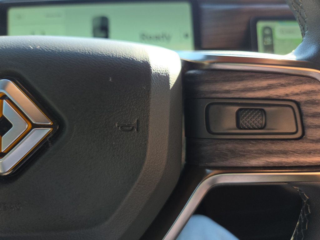Rivian R1S photo 32