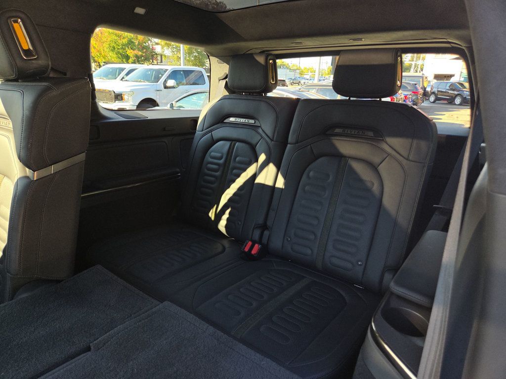 Rivian R1S photo 33
