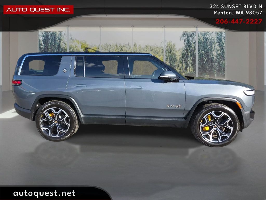Rivian R1S photo 4