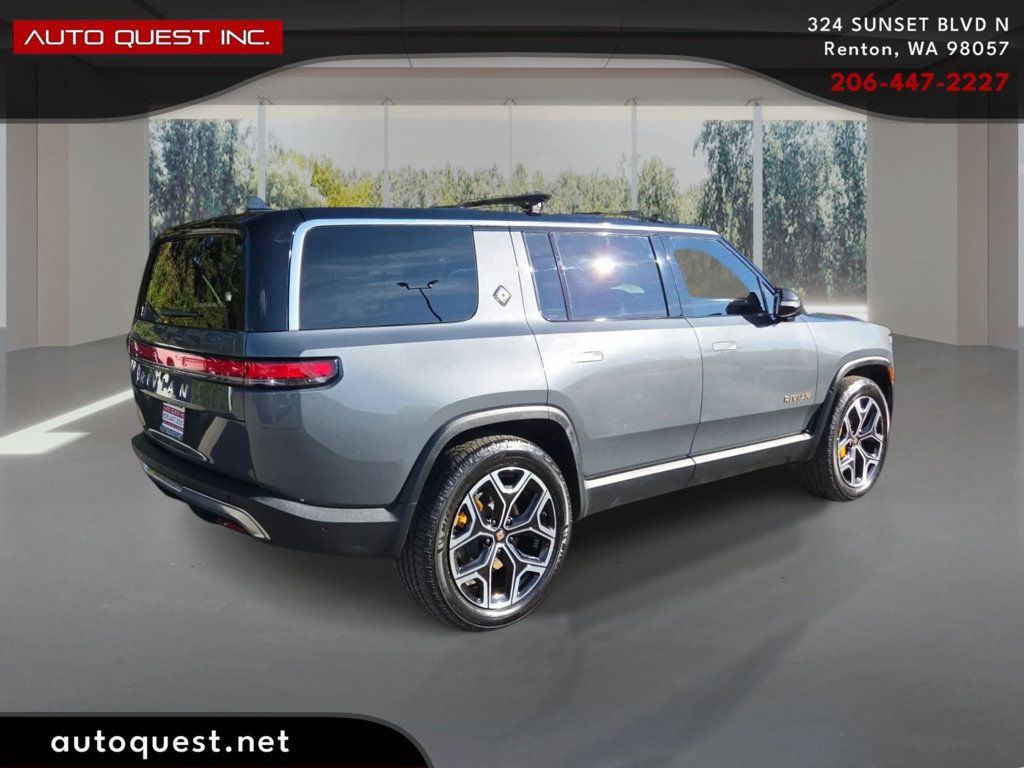 Rivian R1S photo 5