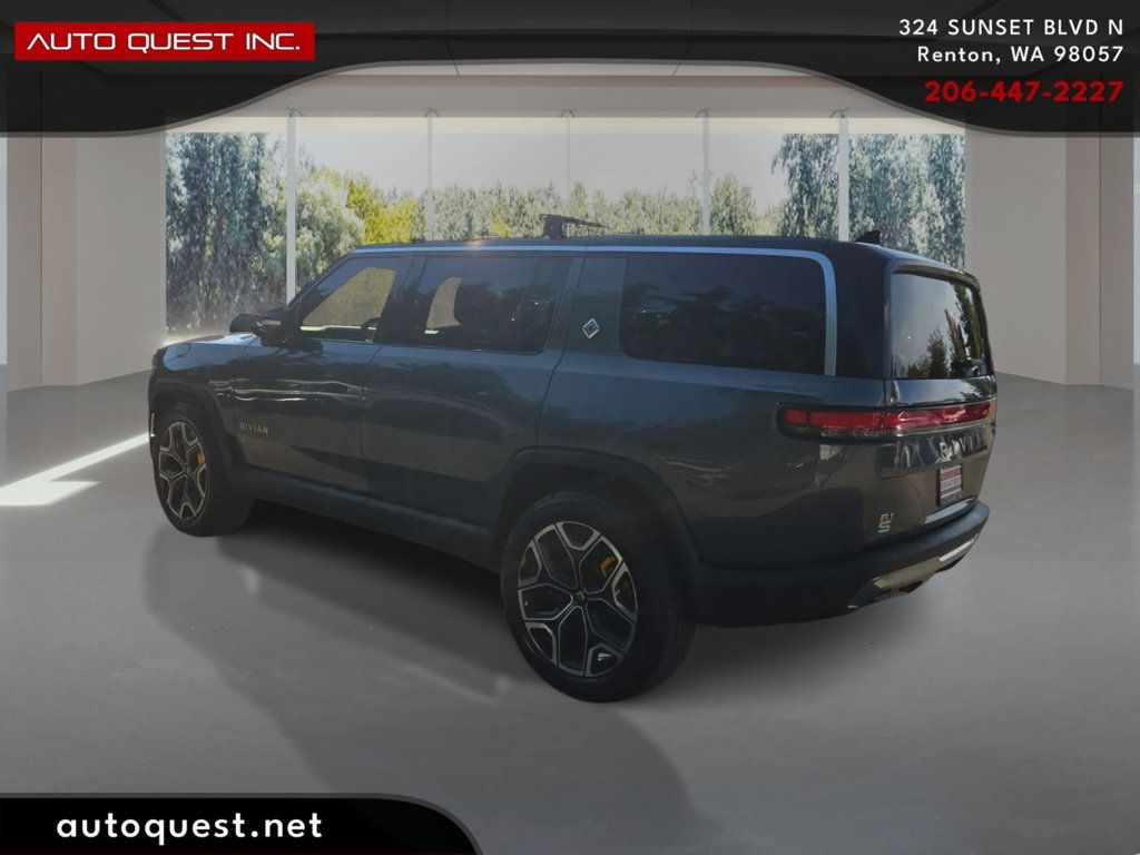 Rivian R1S photo 7