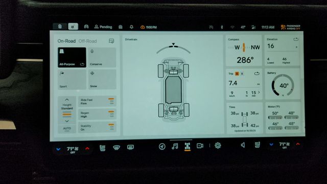2022 Rivian R1S Launch Edition AWD - 22948576 - 17