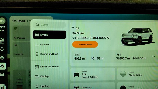 2022 Rivian R1S Launch Edition AWD - 23099940 - 15