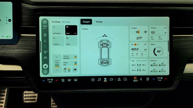 2022 Rivian R1S Launch Edition AWD - 23099940 - 17