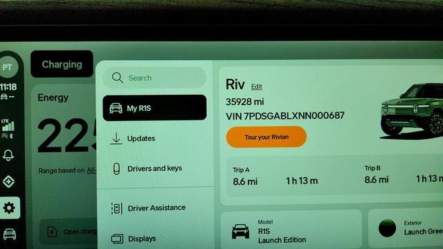 2022 Rivian R1S Launch Edition AWD w/ 22'' Sport Bright Wheels - 23099932 - 14