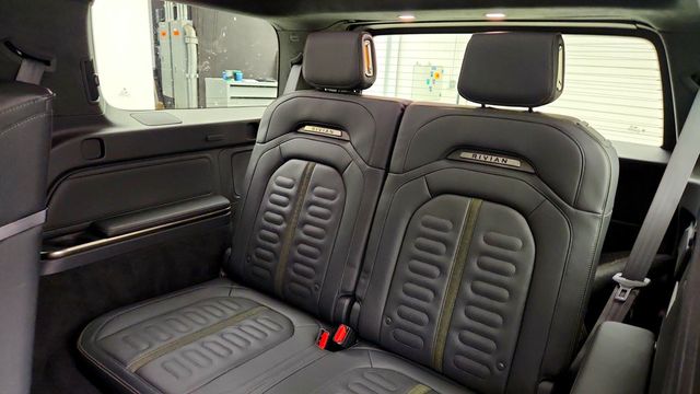 2022 Rivian R1S Launch Edition AWD w/ 22'' Sport Bright Wheels - 23099932 - 21