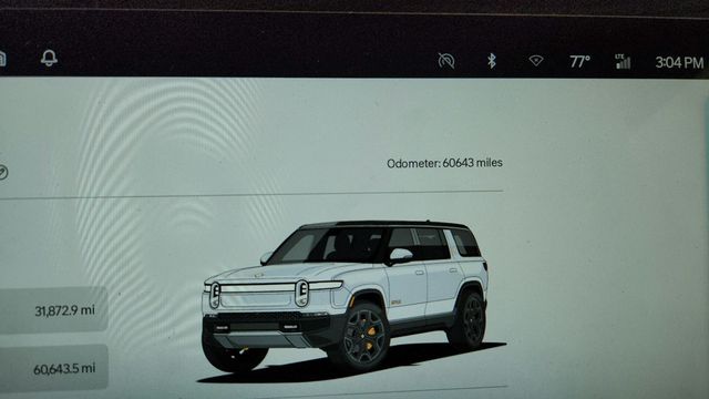 2022 Rivian R1S Launch Edition w/ 22-Inch Sport Dark Wheels & Ash Wood - 23081846 - 15