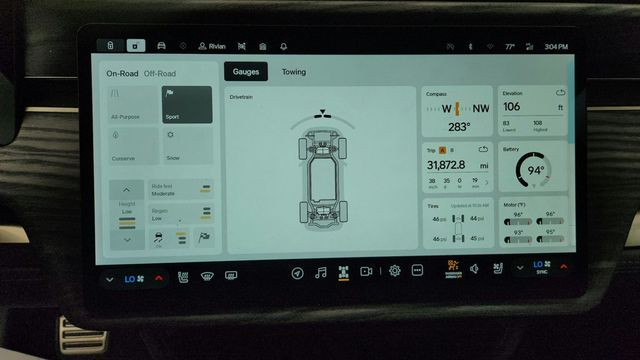 2022 Rivian R1S Launch Edition w/ 22-Inch Sport Dark Wheels & Ash Wood - 23081846 - 19