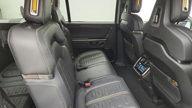 2022 Rivian R1S Launch Edition w/ 22-Inch Sport Dark Wheels & Ash Wood - 23081846 - 23