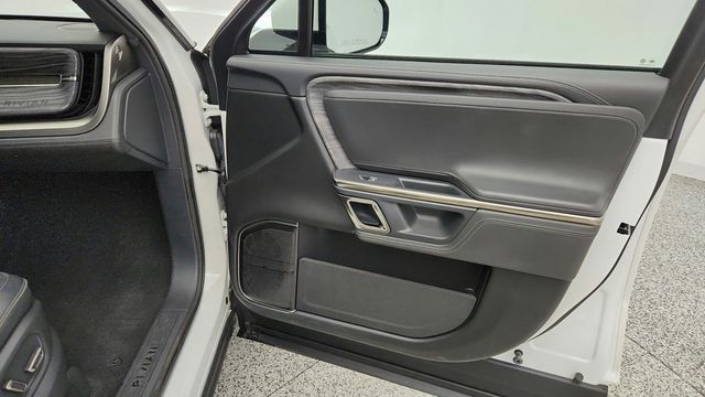 2022 Rivian R1S Launch Edition w/ 22-Inch Sport Dark Wheels & Ash Wood - 23081846 - 26