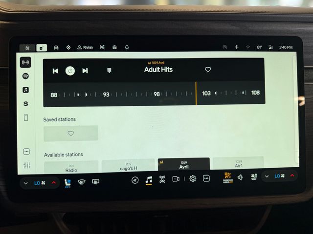2022 Rivian R1T Adventure Package AWD - 23070600 - 29