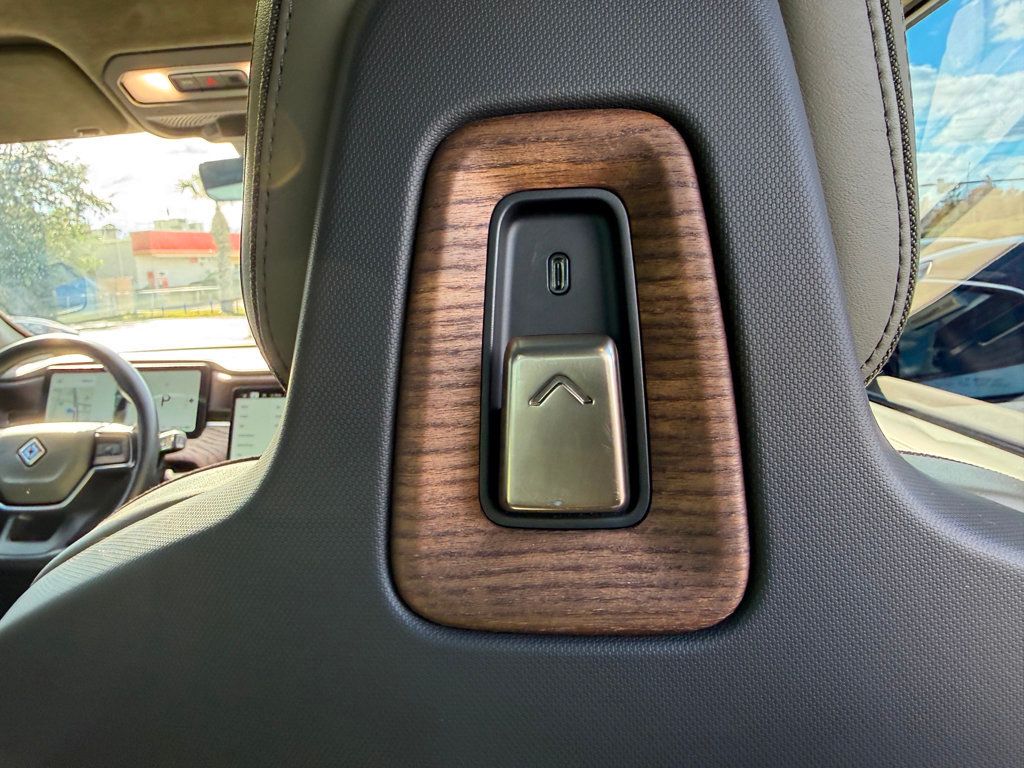 2022 Rivian R1T Adventure Package AWD - 22954185 - 31