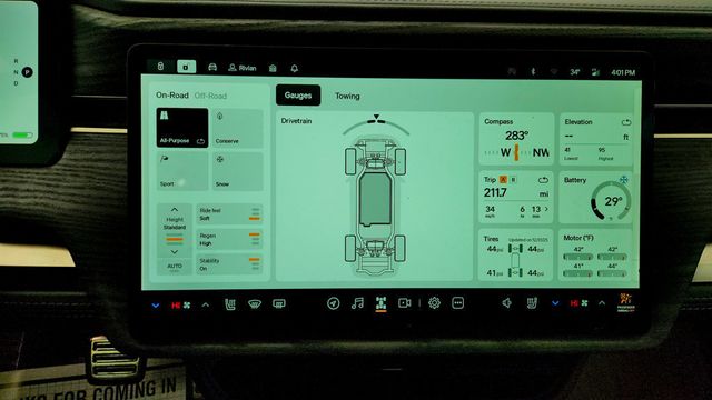2022 Rivian R1T Adventure Package AWD Quad Motor Drive w/ 20'' All Terrain Wheel - 22966820 - 15