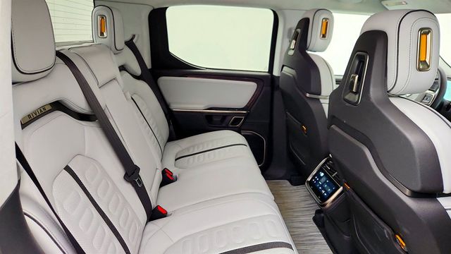 2022 Rivian R1T Adventure Package AWD Quad Motor Drive w/ 20'' All Terrain Wheel - 22966820 - 20