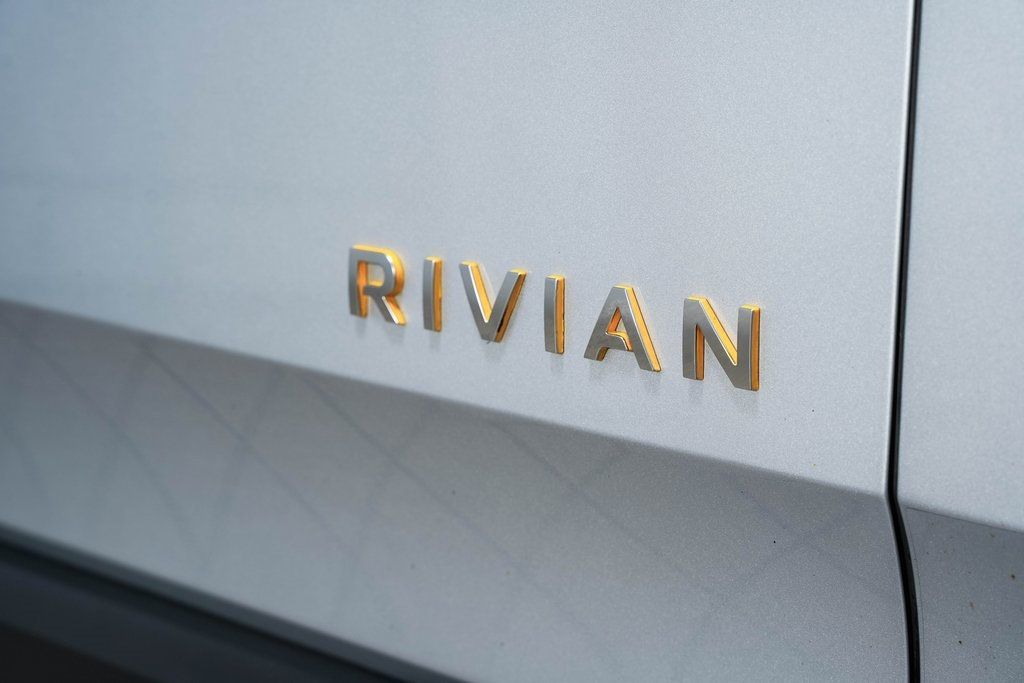 2022 Rivian R1T Launch Edition AWD - 22383185 - 16