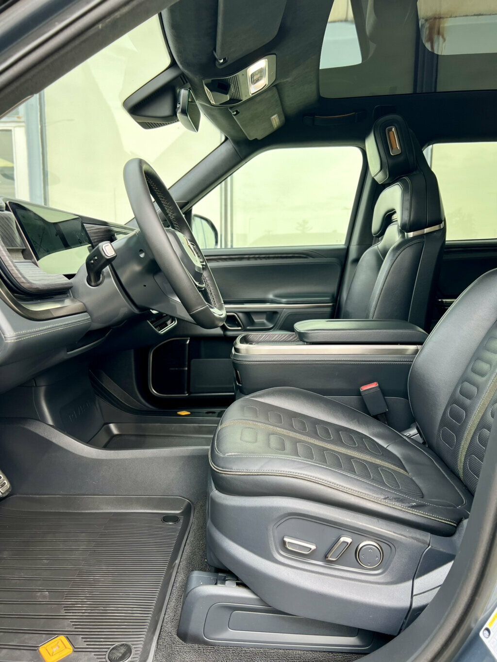 2022 Rivian R1T Launch Edition AWD - 23054594 - 16