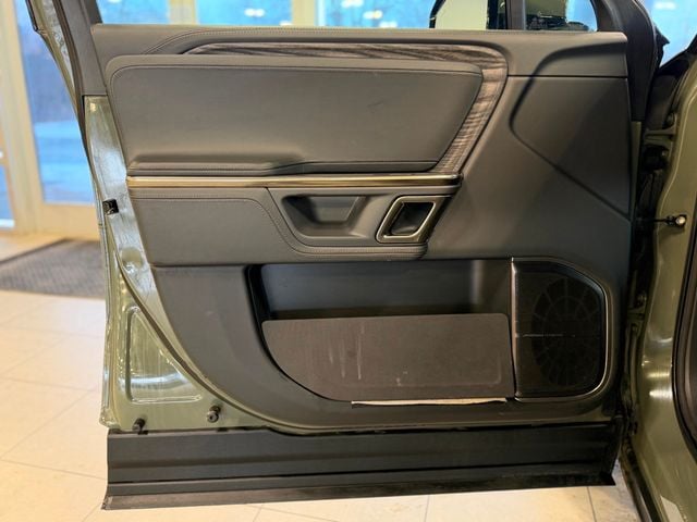 2022 Rivian R1T Launch Edition AWD - 22978290 - 17