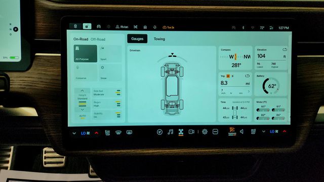 2022 Rivian R1T Launch Edition AWD w/ Forest Edge Vegan Leather Trim - 23084960 - 16