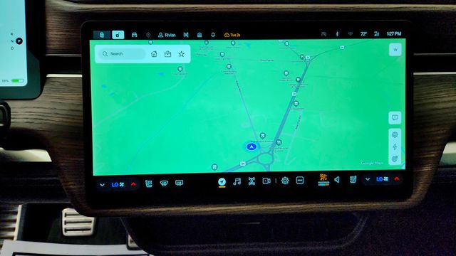 2022 Rivian R1T Launch Edition AWD w/ Forest Edge Vegan Leather Trim - 23084960 - 18