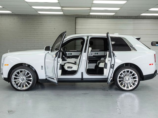 2022 Rolls-Royce Cullinan Sport Utility - 23006104 - 3