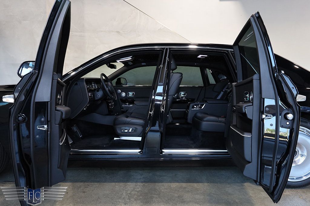 2022 Rolls-Royce Phantom Sedan - 23002313 - 12