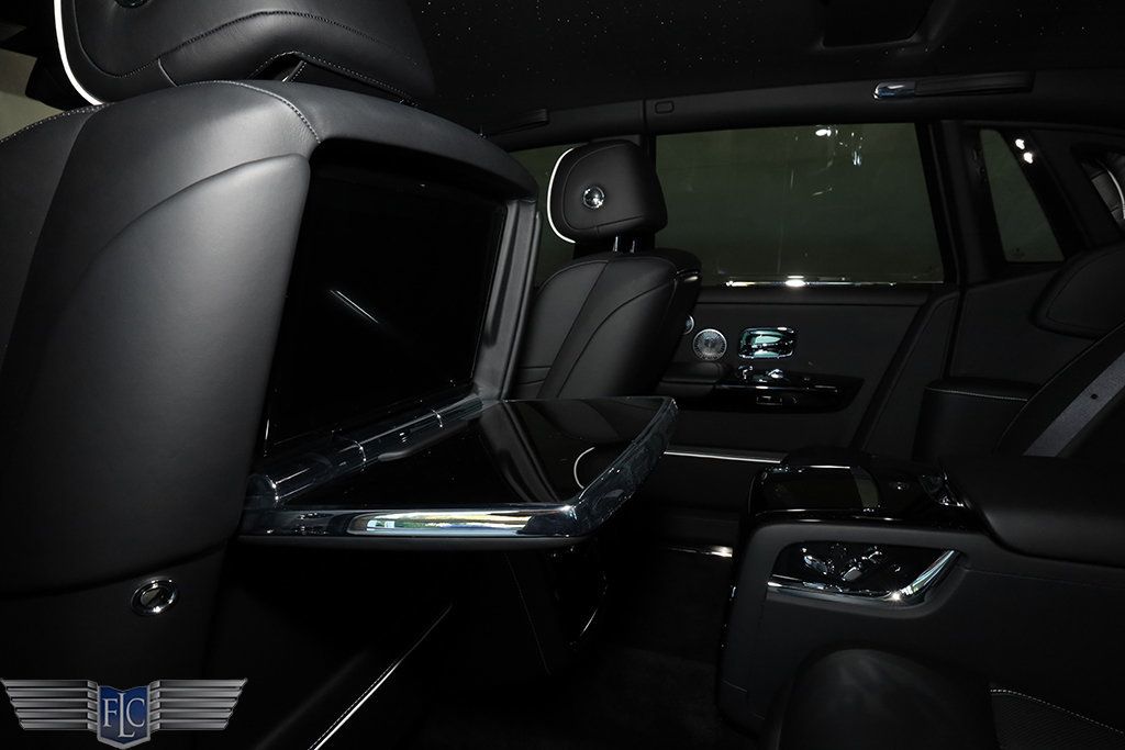 2022 Rolls-Royce Phantom Sedan - 23002313 - 22