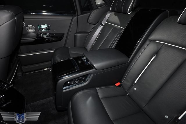 2022 Rolls-Royce Phantom Sedan - 23002313 - 28