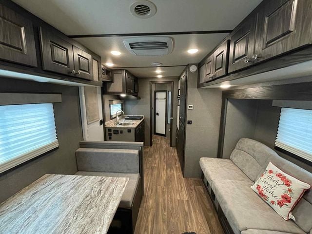 2022 Shadow 3 Horse Slant 14' Living Quarters w/ Slide  - 22980190 - 13