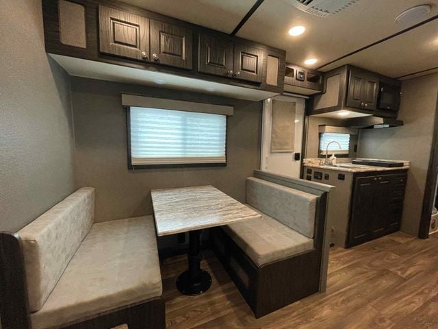 2022 Shadow 3 Horse Slant 14' Living Quarters w/ Slide  - 22980190 - 14