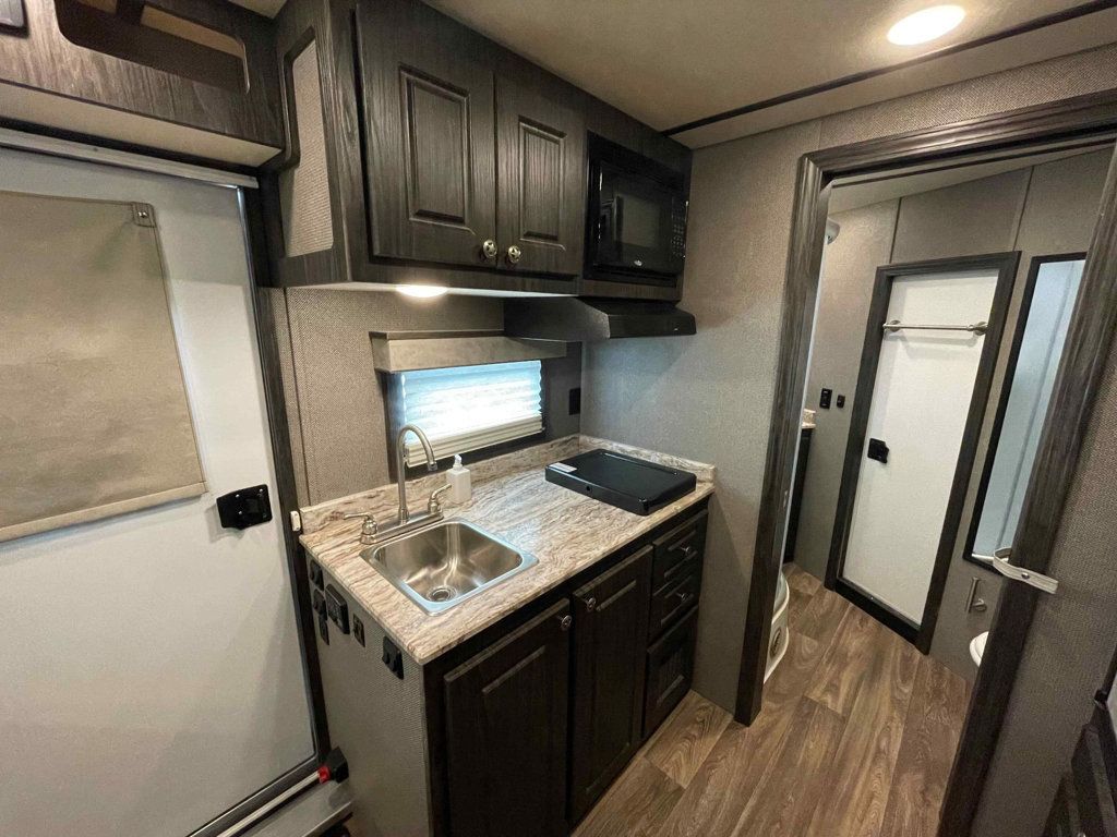 2022 Shadow 3 Horse Slant 14' Living Quarters w/ Slide  - 22980190 - 15