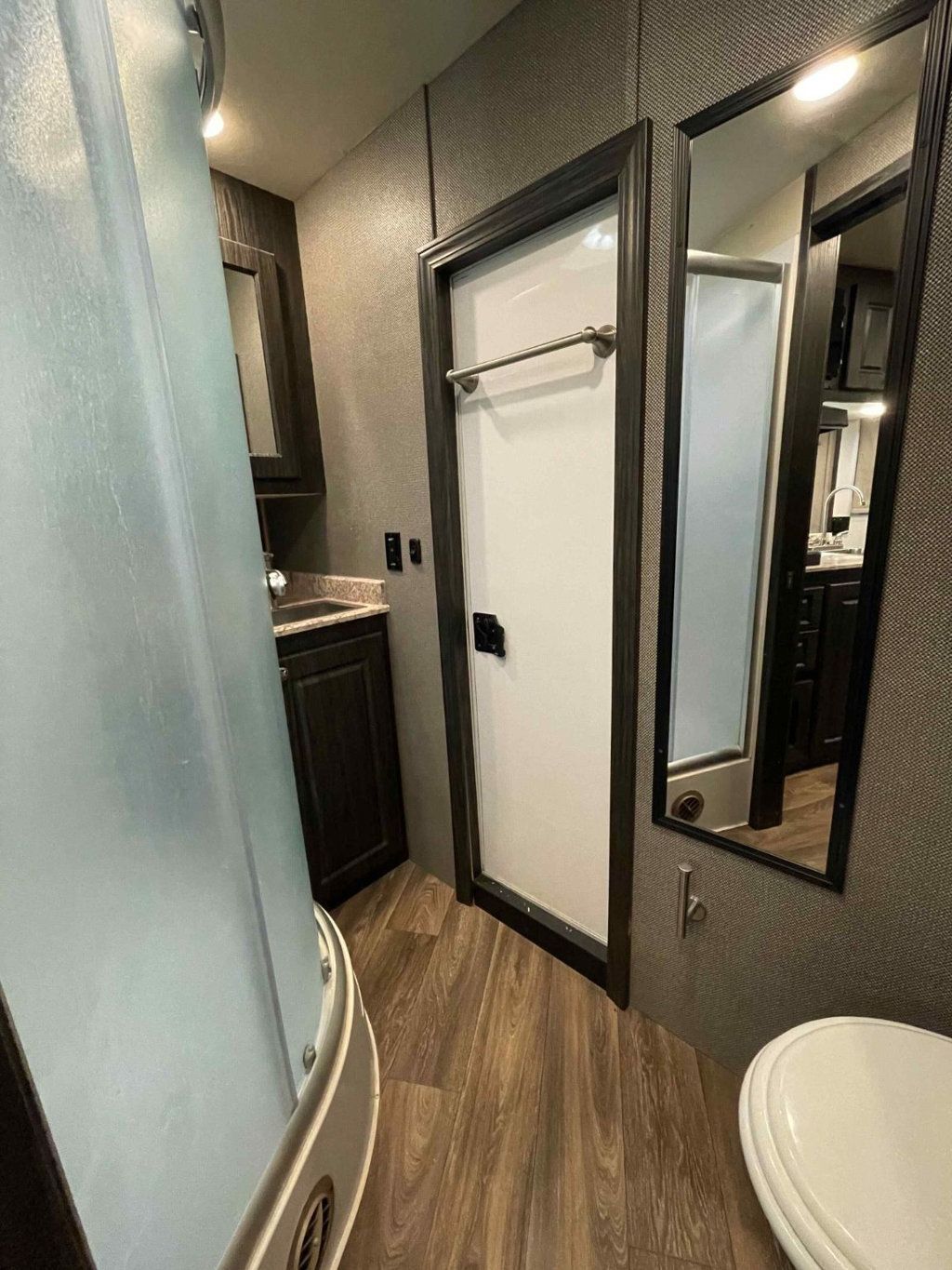 2022 Shadow 3 Horse Slant 14' Living Quarters w/ Slide  - 22980190 - 16