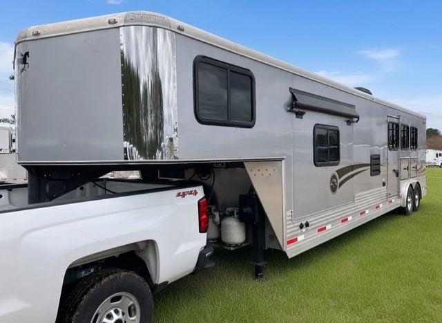 2022 Shadow 3 Horse Slant 14' Living Quarters w/ Slide  - 22980190 - 1