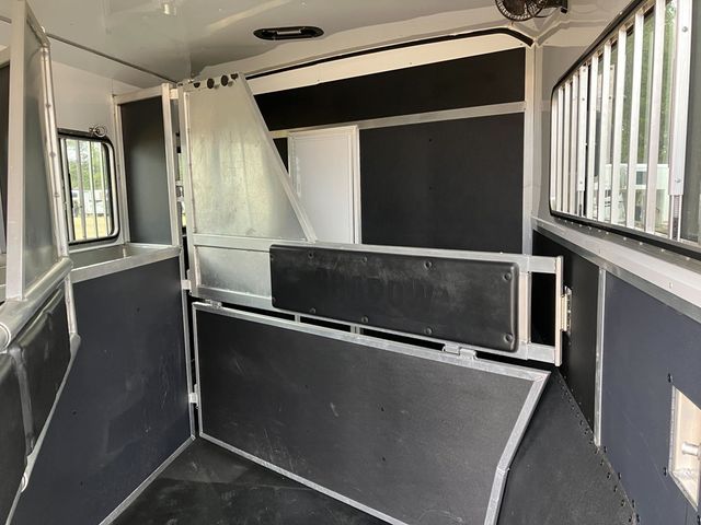 2022 Shadow 3 Horse Slant 14' Living Quarters w/ Slide  - 22980190 - 7