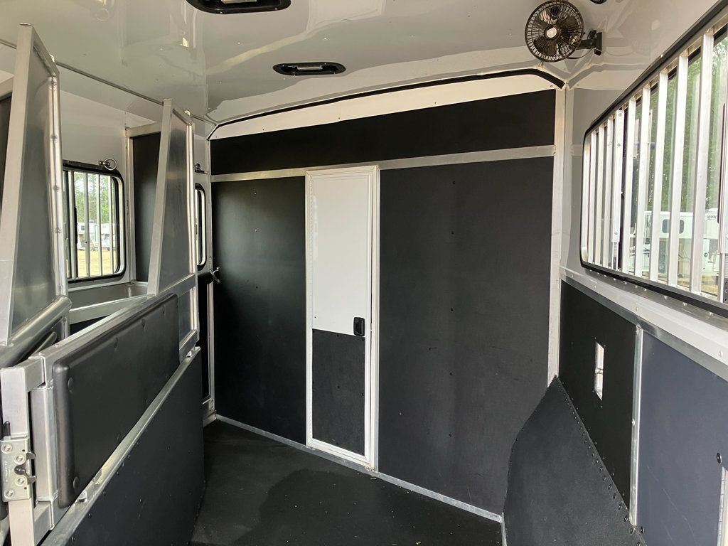 2022 Shadow 3 Horse Slant 14' Living Quarters w/ Slide  - 22980190 - 8