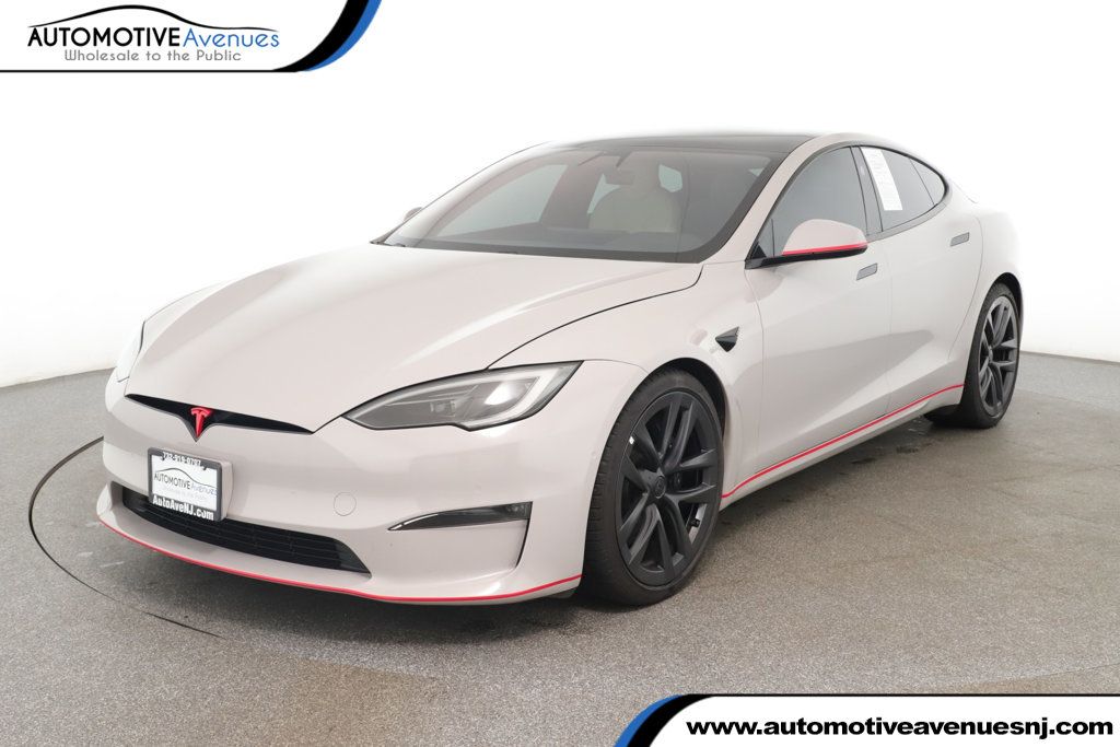 2022 Tesla Model S Plaid AWD with 21'' Arachnid Wheels Liftback for