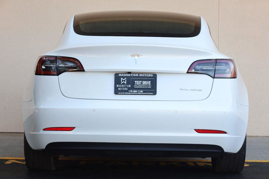 Tesla Model 3 photo 10