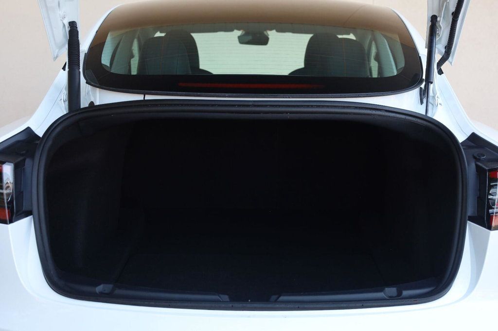 Tesla Model 3 photo 14