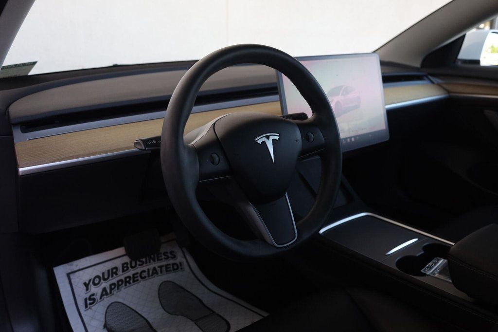 Tesla Model 3 photo 16