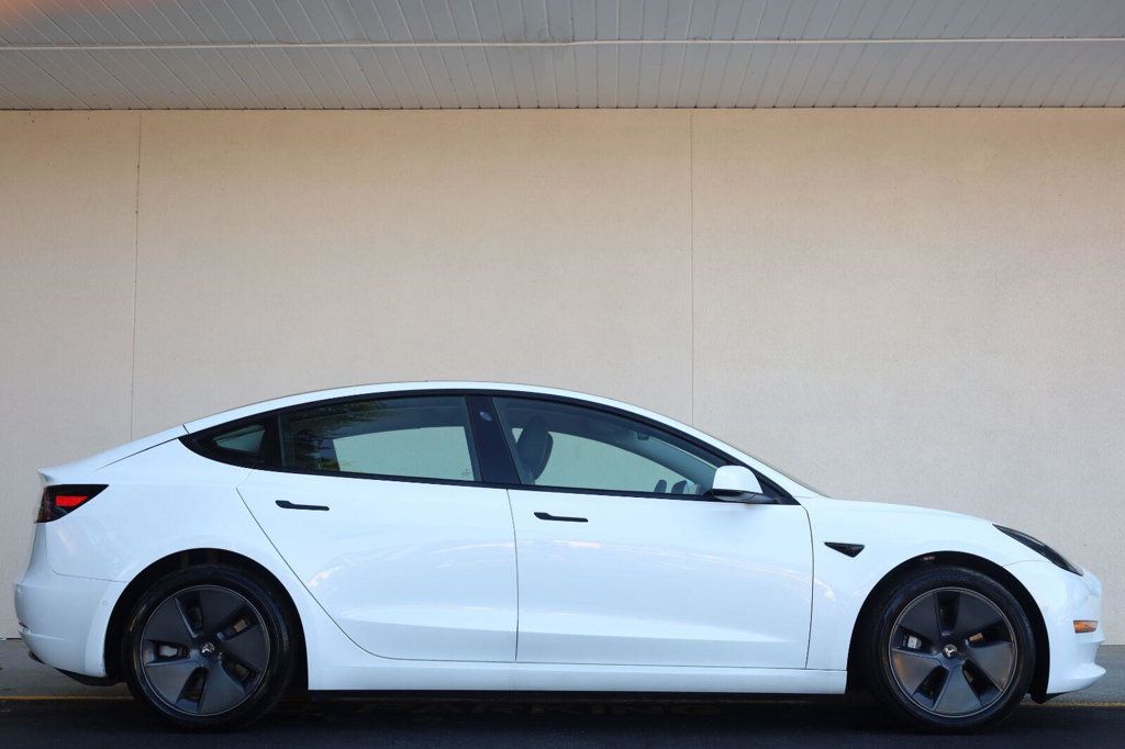 Tesla Model 3 photo 2