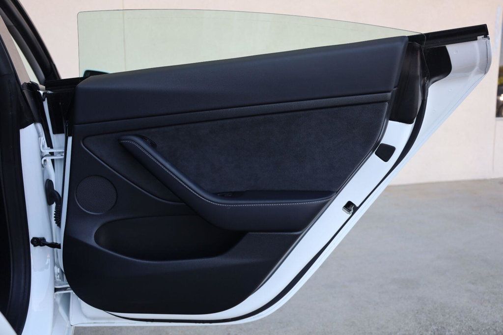 Tesla Model 3 photo 23