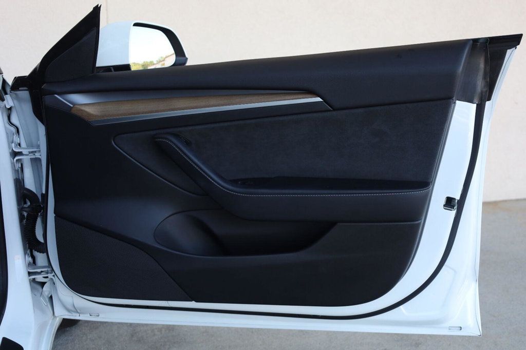 Tesla Model 3 photo 26