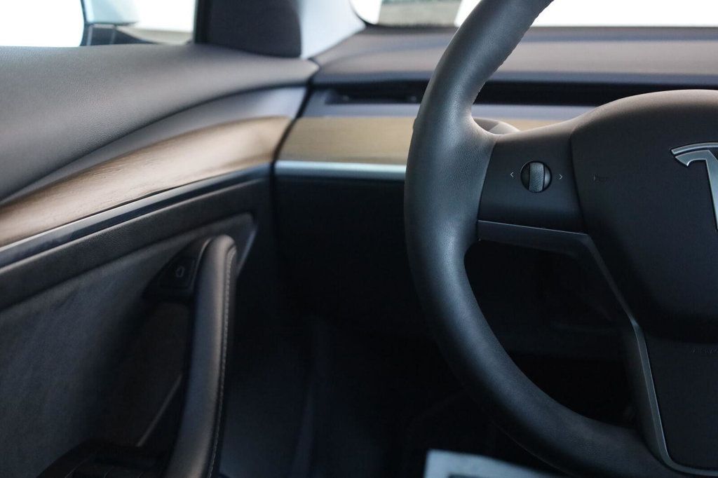Tesla Model 3 photo 32