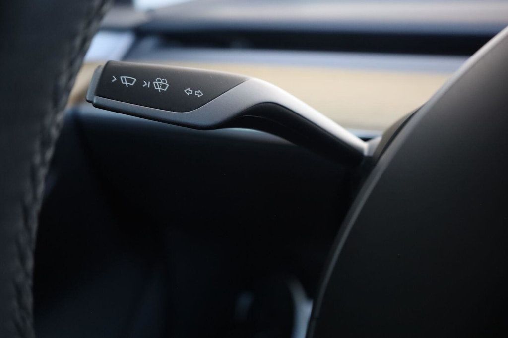 Tesla Model 3 photo 34