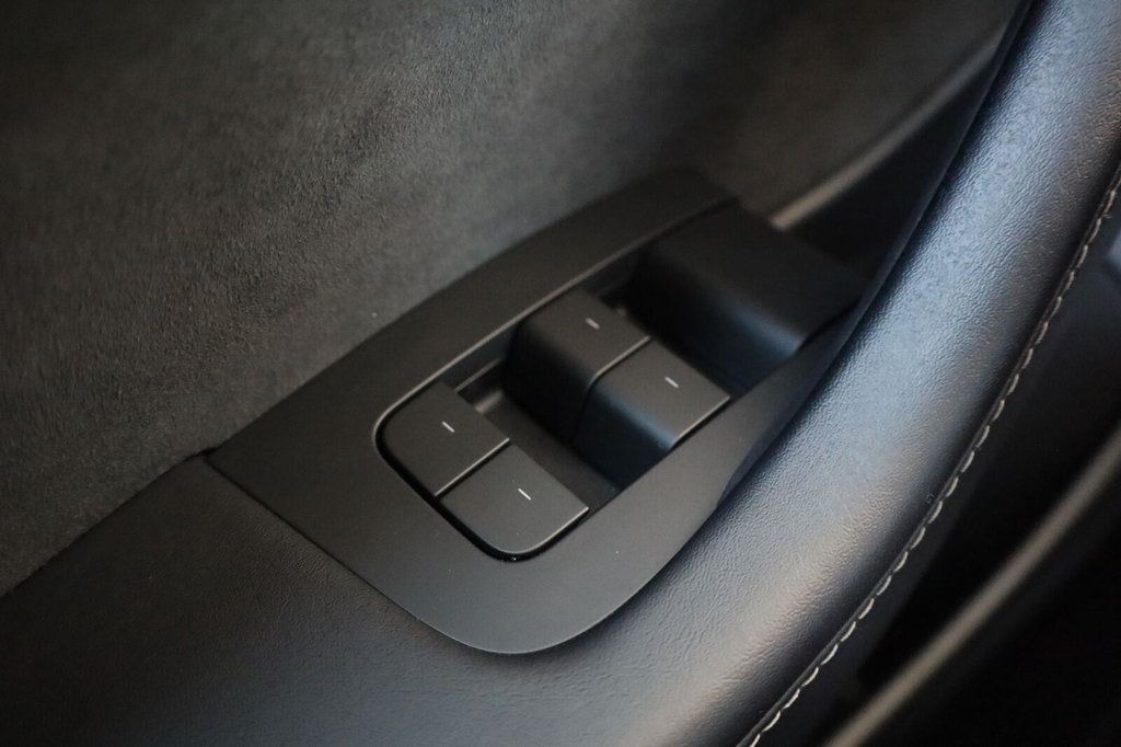 Tesla Model 3 photo 36