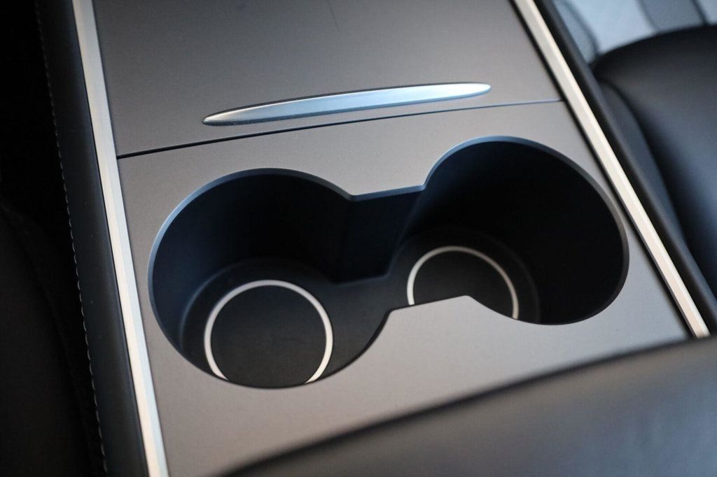 Tesla Model 3 photo 38