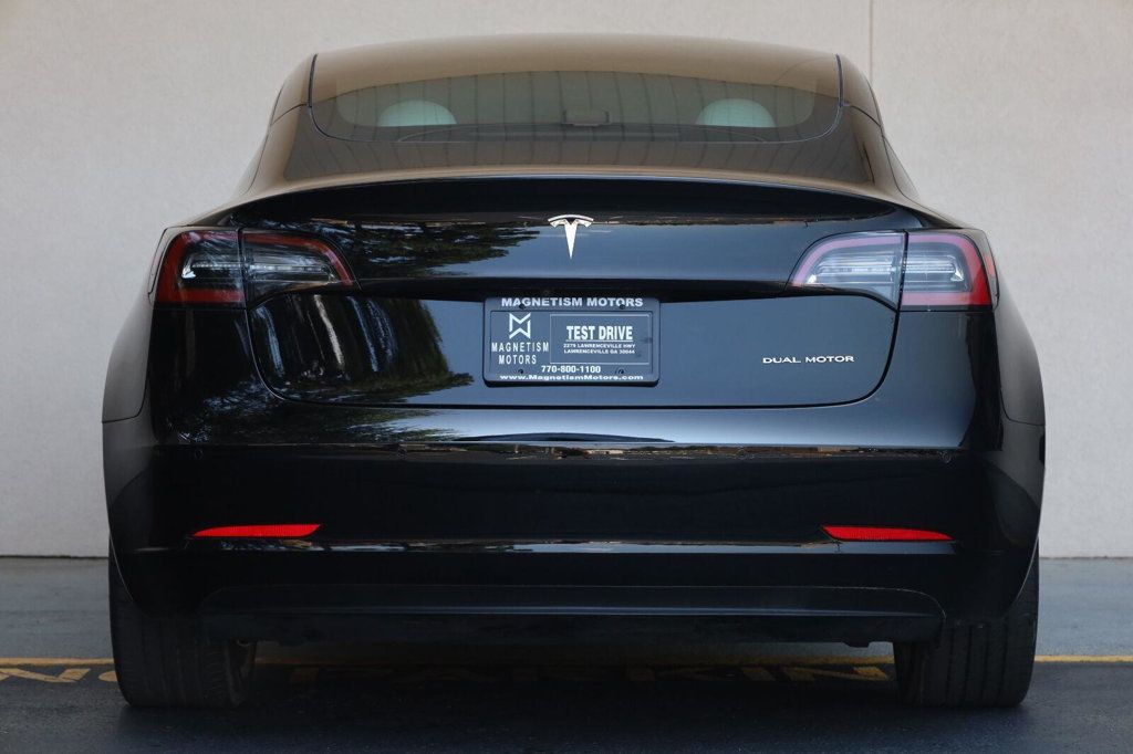 Tesla Model 3 photo 10