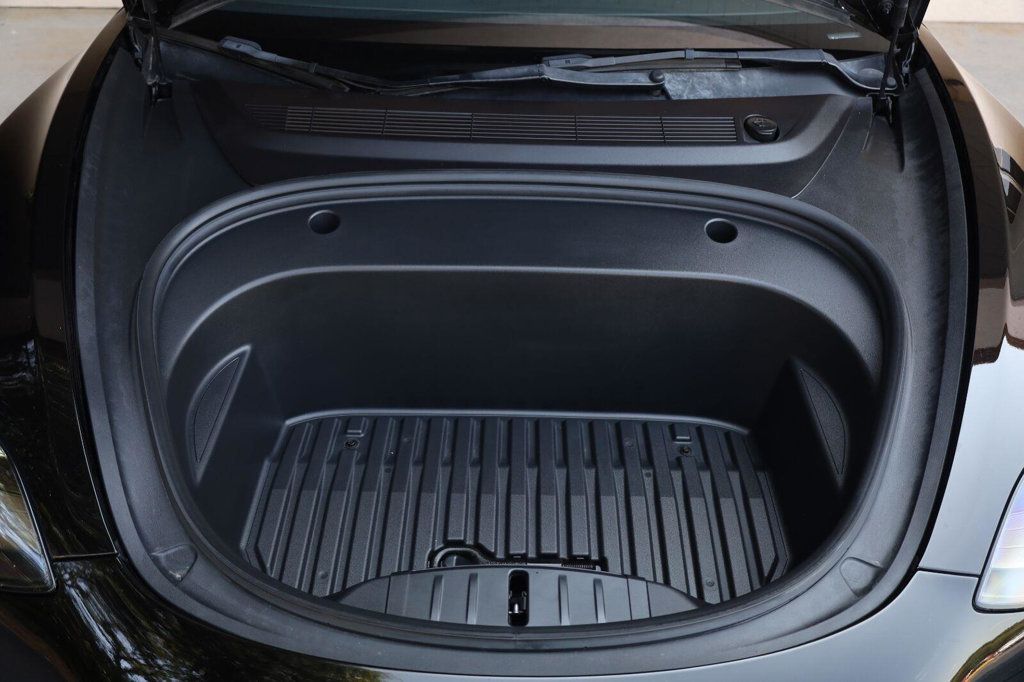 Tesla Model 3 photo 14