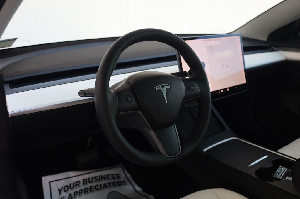 Tesla Model 3 photo 16