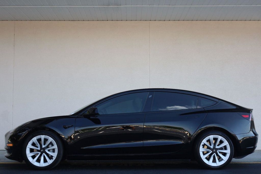 Tesla Model 3 photo 3