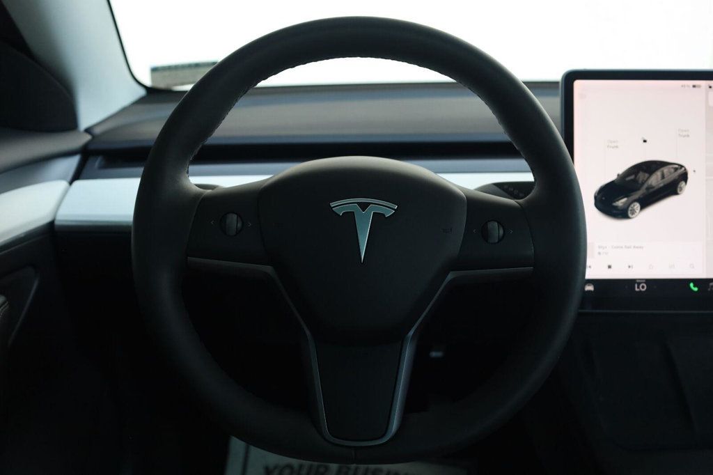 Tesla Model 3 photo 30